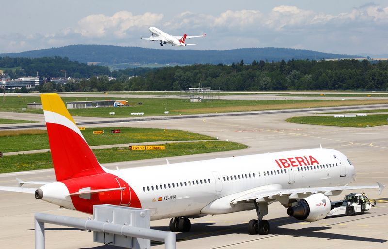 Iberia to negotiate furlough with unions if Spain ends COVID force majeure