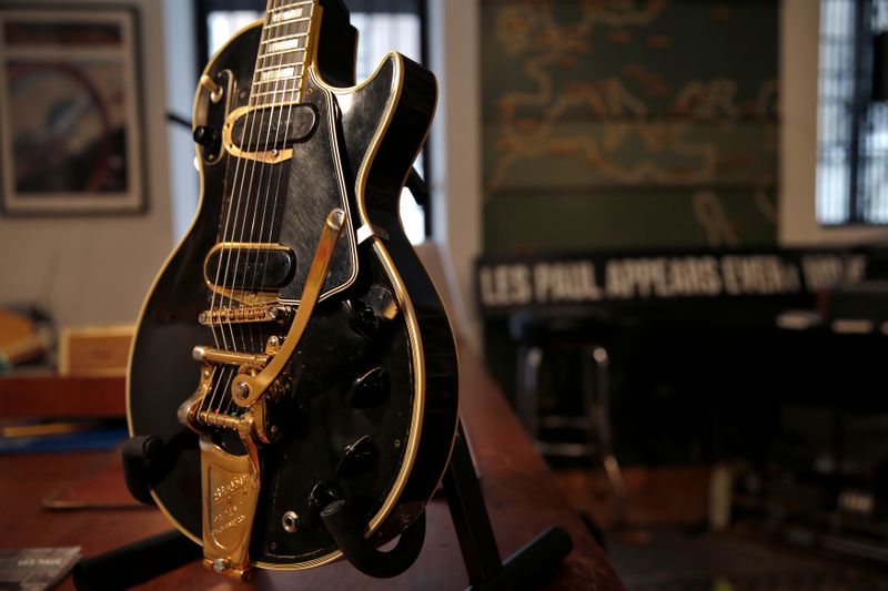 Legendary electric guitar inventor Les Paul's personal Gibson up for auction