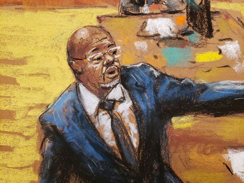 R. Kelly's defense says accusers had motive to lie. 'Convict him,' prosecutor says