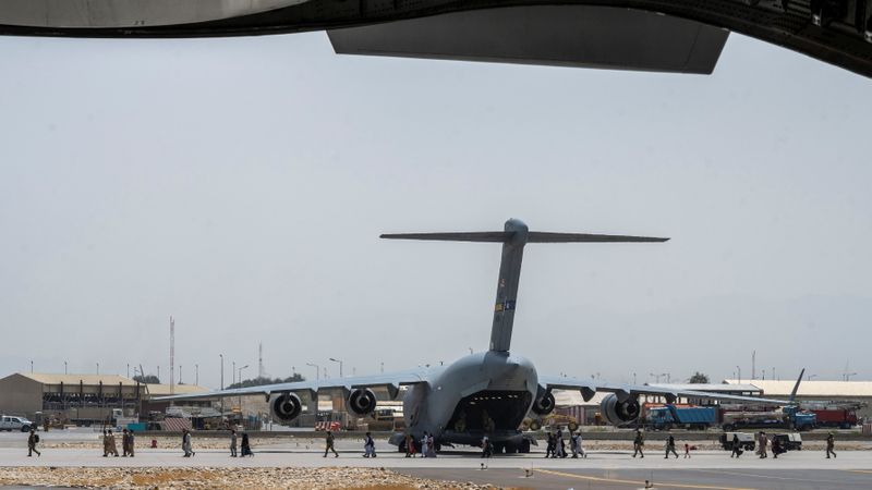 U.S. aerospace and defense CEOs unite behind COVID vaccine mandate -statement