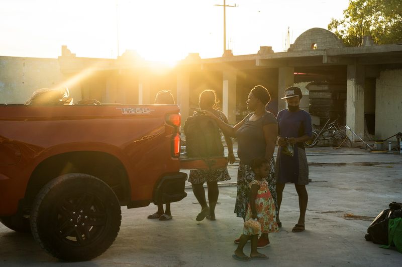 U.S. appeals court sides with Biden, allows border expulsions of families to continue