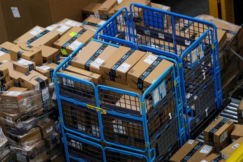 Amazon to hire 150,000 U.S. workers for holiday shopping season