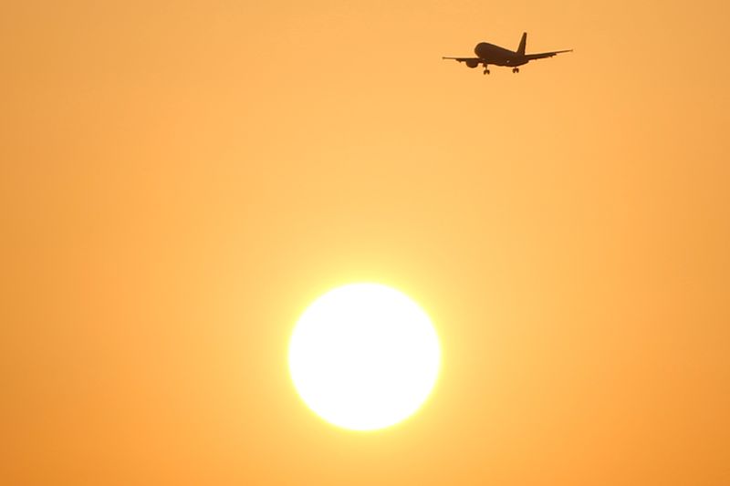 Analysis-China protest sets stage for U.N. plane emissions debate