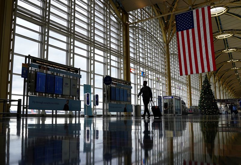 Analysis-Corporate business travel 'carbon budgets' loom for airlines