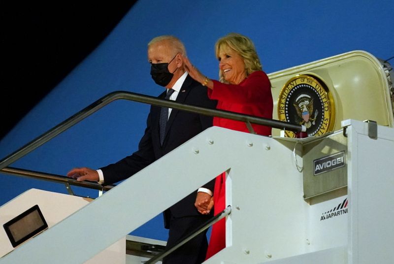 Biden meets pope as abortion debate flares back home