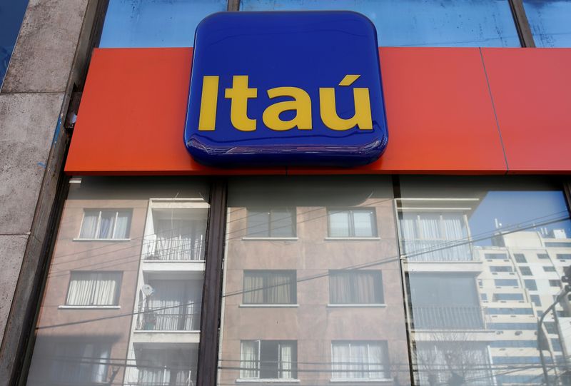 Brazil's Itau lures 10 million clients to its digital bank