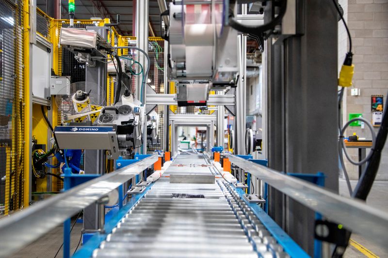 Canada factory activity sees strong growth despite supply shocks