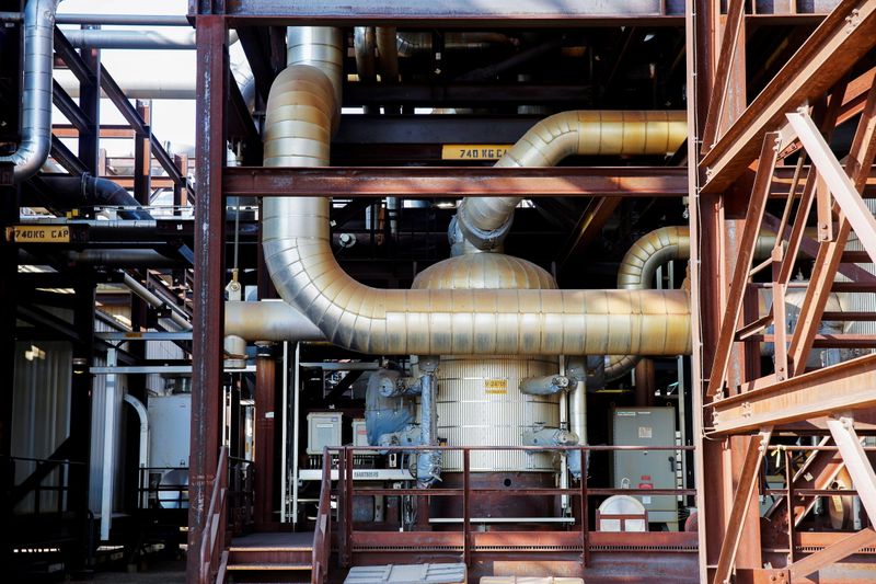 Canada oil producers grapple with Trudeau's demand for faster emissions cuts