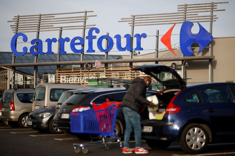 Carrefour Q3 sales slow,  on the offensive despite failed Auchan tie-up