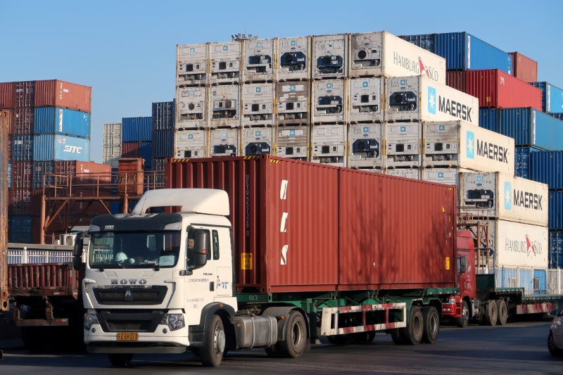 China Sept exports rise 28.1% y/y, better than forecast