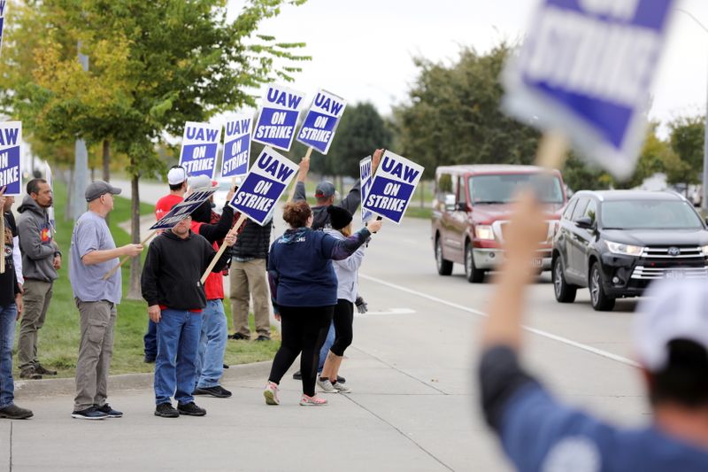 Deere, UAW agree on new 6-year contract subject to union vote