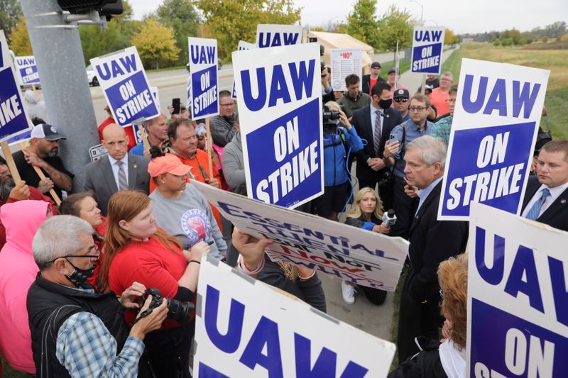 Deere gets temporary injunction limiting striking worker picket line -Iowa court