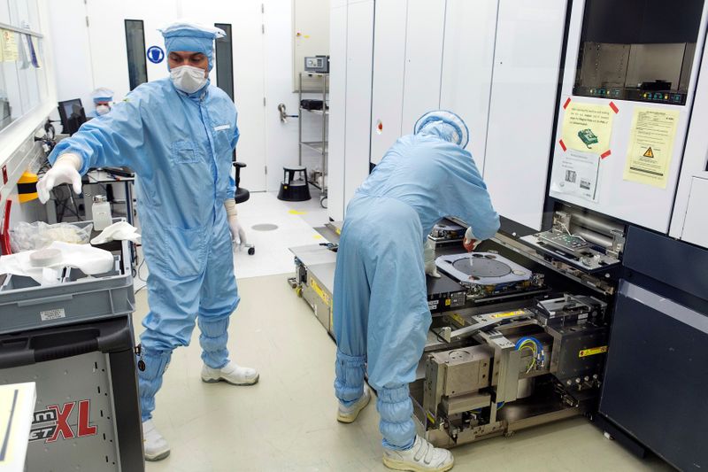 Dutch warn against global decoupling in European Chips Act