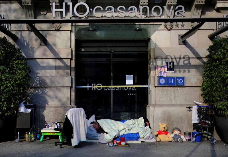 Euro zone investor morale slumps to 6-month low