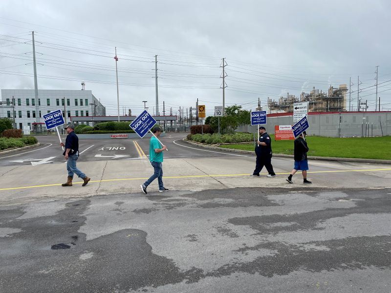 Exxon tells Texas refinery workers lockout will end if contract approved or union removed