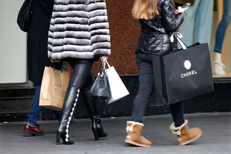 France consumer confidence dipped in October as inflation concerns mount