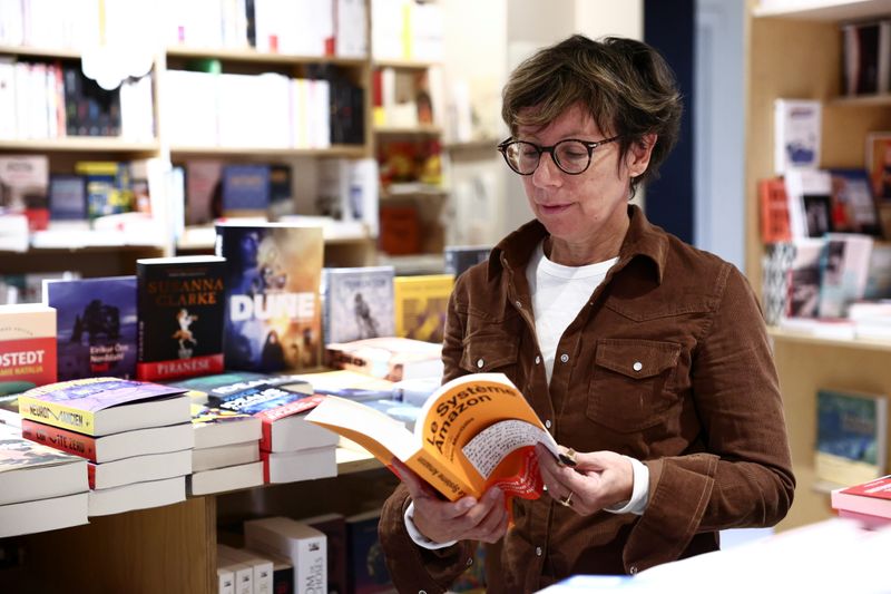 France moves to shield its book industry from Amazon