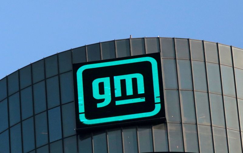 GM auto sales fall for first time in four quarters