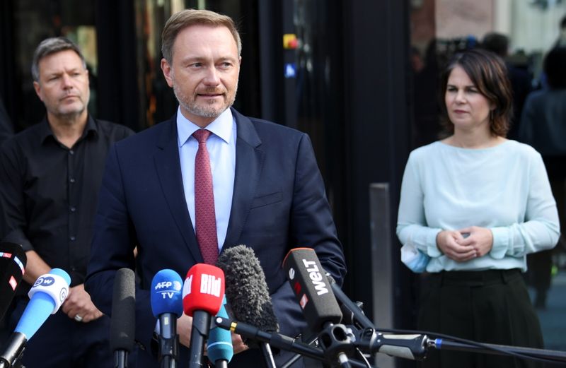 German liberals press conservatives to say if they want to govern