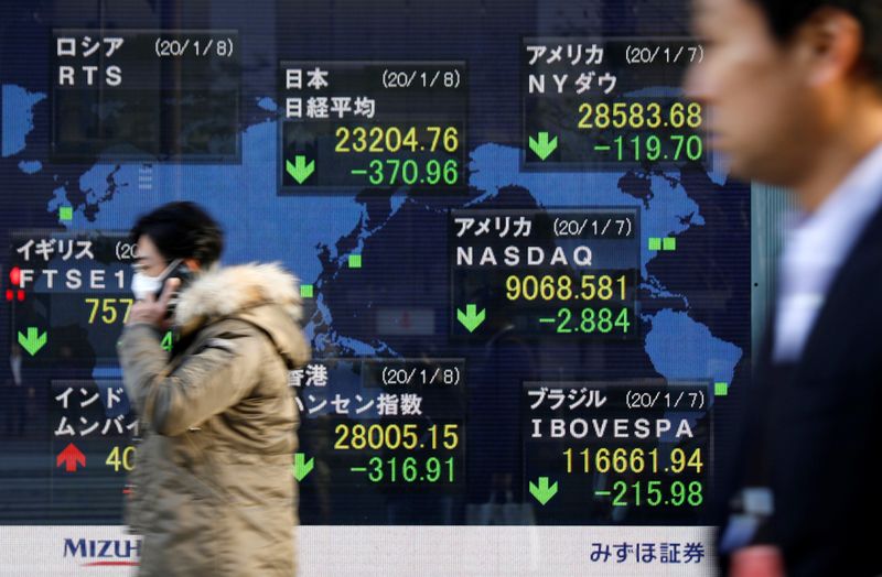 Global bond funds see first weekly outflow in seven months, Lipper data shows