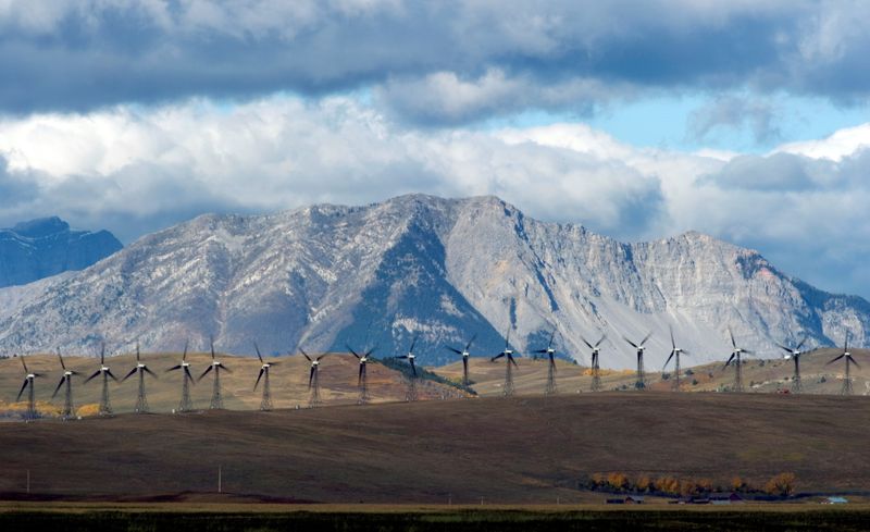 Investors on board as U.S. oil majors dismiss wind and solar projects