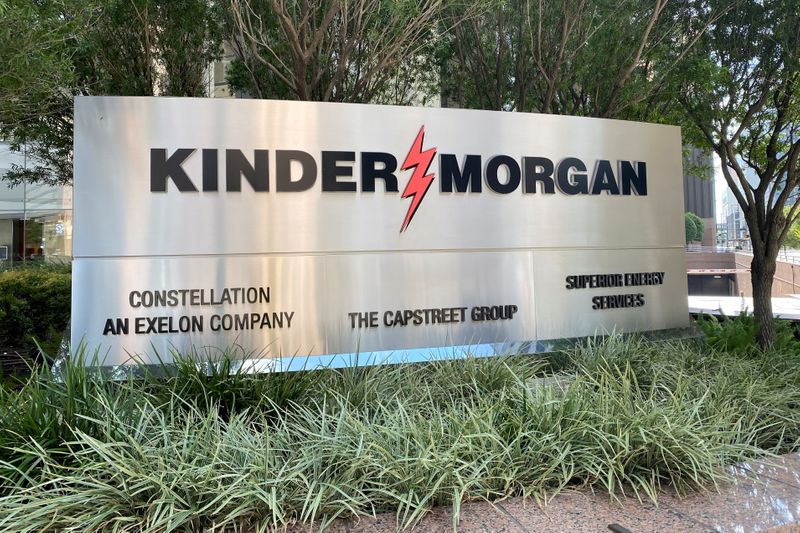 Kinder Morgan adjusted profit rises 4.1%