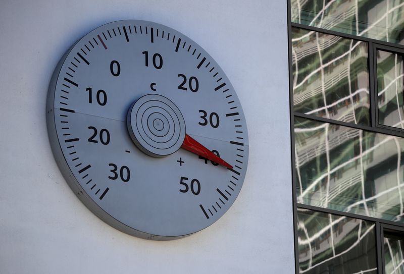 Most Europeans think governments will miss climate goals, poll finds