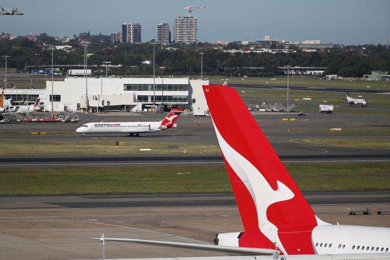 Qantas launches contest to replace small jets -sources