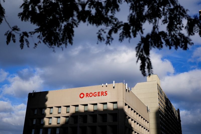Rogers Communications reiterates support for CEO after ousted chairman's move to regain control