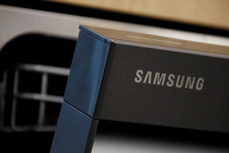 Samsung Elec Q3 profit rises to 3-year high on chip sales