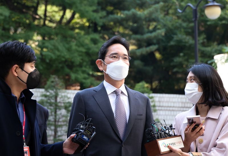 Seoul court fines Samsung leader Lee for unlawful sedative use - Yonhap