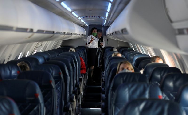 SkyWest cancels 700 U.S. flights over technical issue