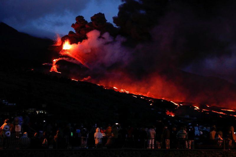 Spain vows to speed up aid to volcano-hit La Palma