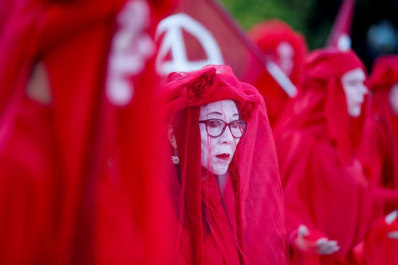 Thousands demonstrate in Rome as G20 discuss climate