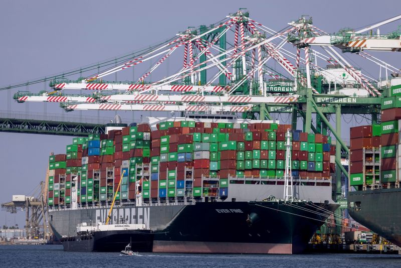 U.S. companies to keep prices high as supply chain headaches persist
