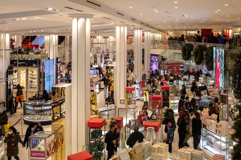 U.S. consumer spending beat expectations in August; inflation rises