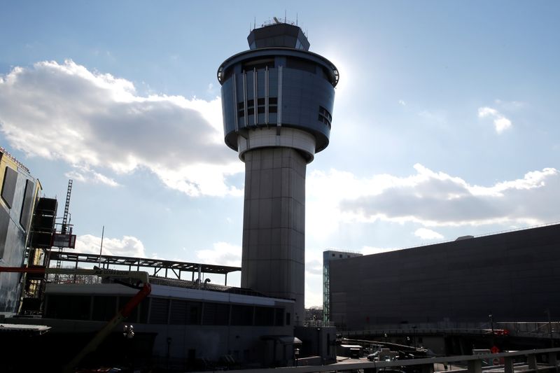 U.S. watchdog to review efforts to ensure adequate air traffic controllers