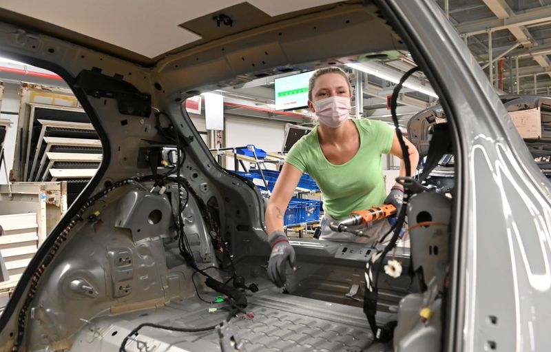 VW labour boss wants faster electric car rollout at Wolfsburg - Braunschweiger Zeitung