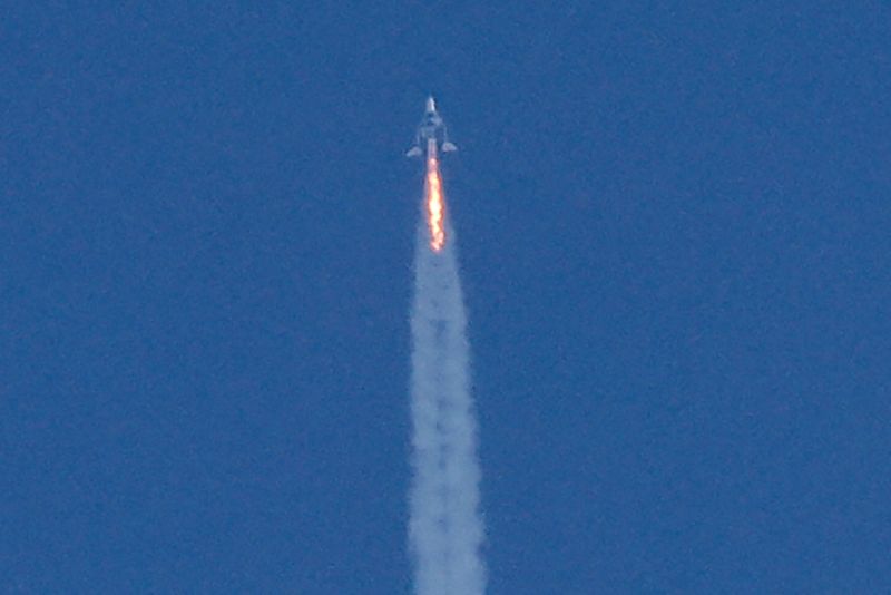 Virgin Galactic to delay commercial space travel service