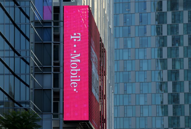 Watchdog investigates T-Mobile Polish unit over extra charges
