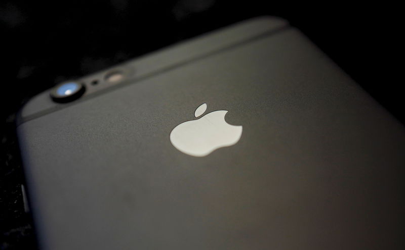 Analysts Say CarPlay Enhancements Show Apple’s Auto Ambitions -Breaking