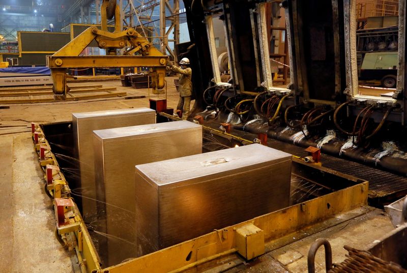 Aluminium prices slide, Russia expected to remove export tax