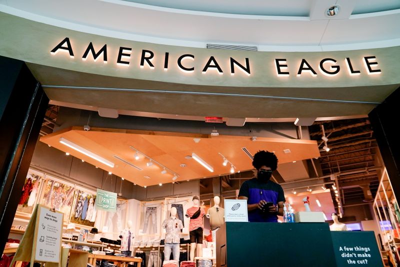 American Eagle Outfitters beats revenue estimates on strong in-store sales
