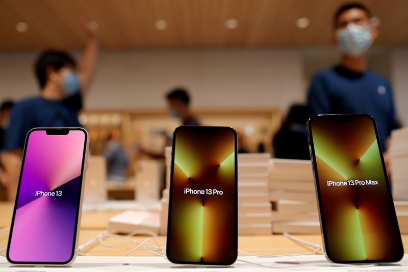 Apple cuts iPad production to feed chips to iPhone 13 -Nikkei