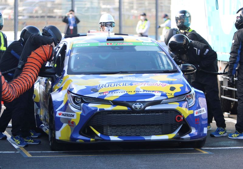As autos go electric, Toyota chases hydrogen dream
