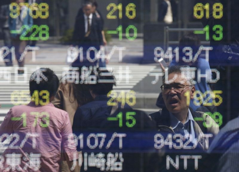 Asian shares mixed as investors await crucial central bank decisions