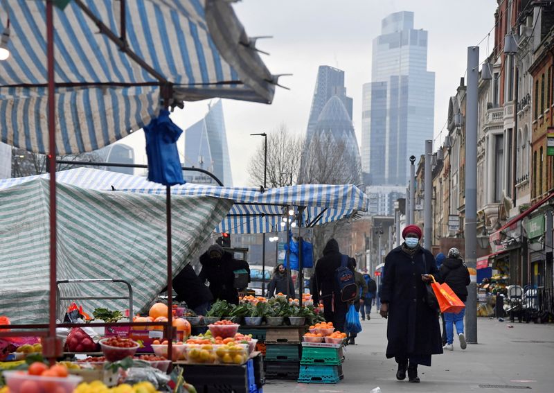 British inflation hits 10-year high, bolstering rate hike bets
