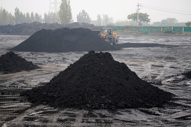 China's Oct coal output rises to highest since March 2015