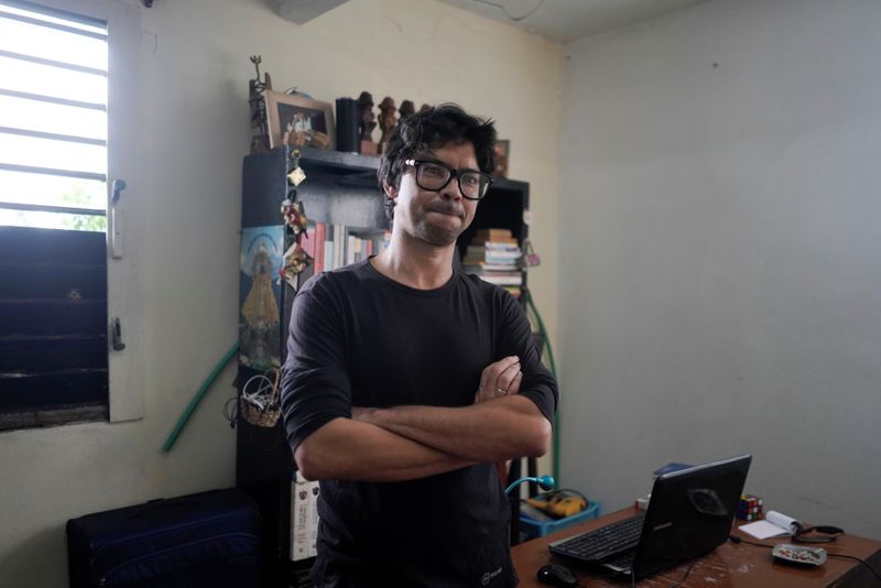 Cuban protest leader to march alone, white rose in hand, ahead of rallies