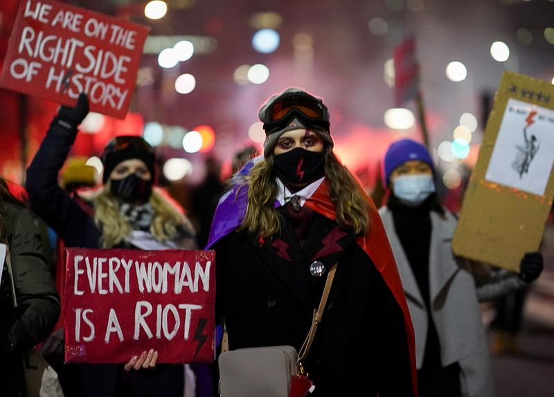 Death of pregnant woman ignites debate about abortion ban in Poland